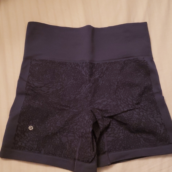 Lululemon navy shorts - Picture 2 of 2